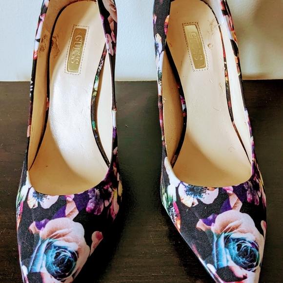 Floral Guess Heels - Picture 4 of 7
